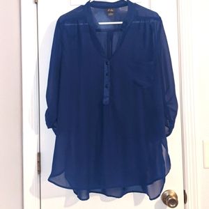 3/$30 Gorgeous Blue Dots 1X Sheer Tunic with Pocket